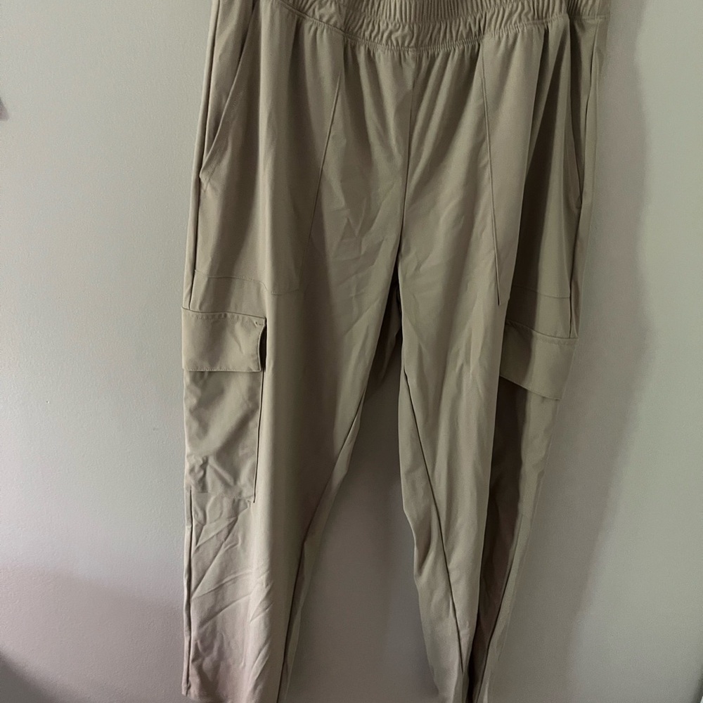 Old Navy High Waisted Sleektech Cargo Ankle Pants